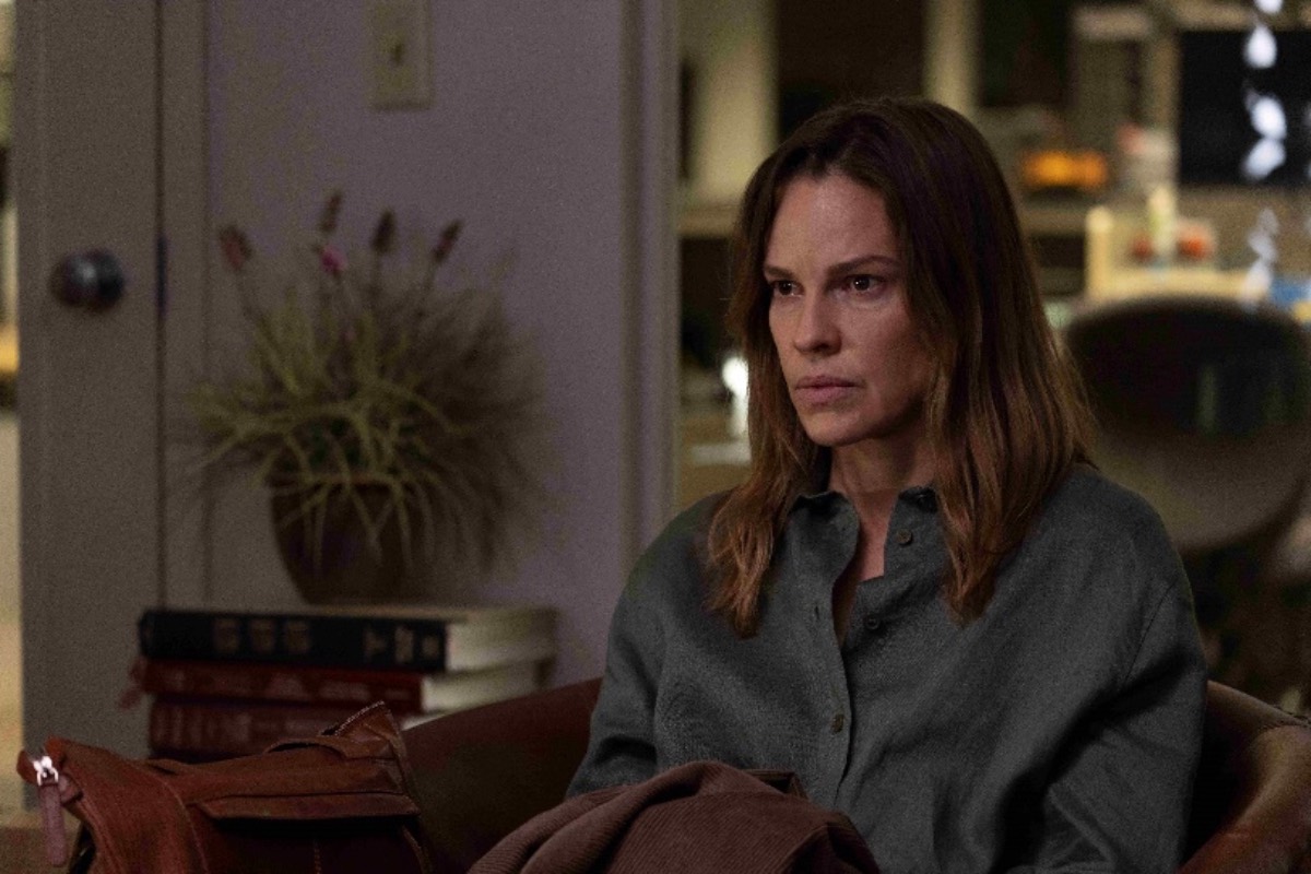 The Good Mother Trailer Hilary Swank And Olivia Cooke Team Up To Solve A Murder In This Tense 0477