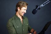 Glen Powell Talks Audible Original Comedy Podcast ‘The Best Man’s Ghostwriter,’ Superhero Roles, ‘Twisters’ & More [Bingeworthy Podcast]