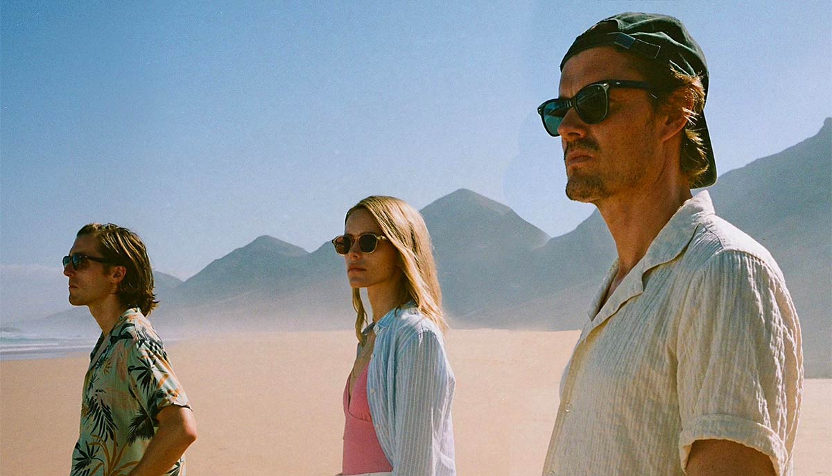 ‘Islands’ Review: Sam Reilly & Stacy Martin Soak Up Sun In Jan-Ole Gerster’s Captivating Lonely Souls & Holiday-As-Escape Drama [Berlin]