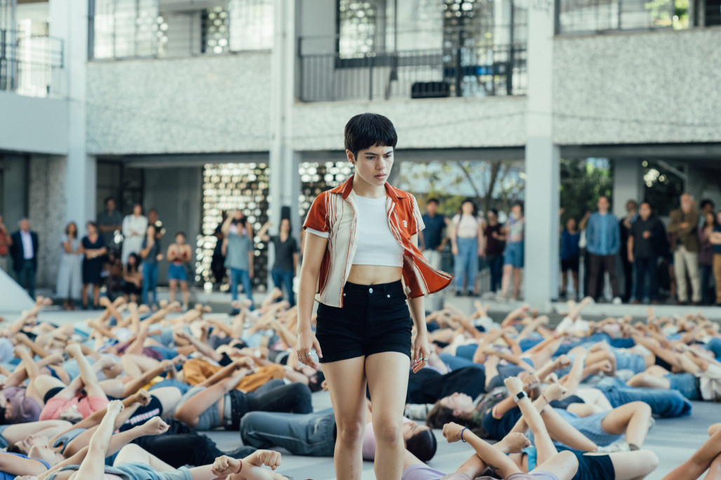 ‘La Ola’ Review: Sebastián Lelio’s Audacious Fourth Wall-Breaking Musical Mostly Hits All the Right Notes [Cannes]