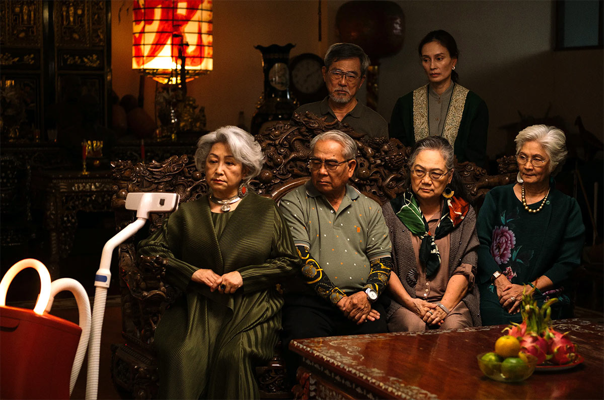 ‘A Useful Ghost’ Review: Award-Winning Thai Horror Comedy Deftly Navigates The Supernatural, Personal & Political [Cannes]