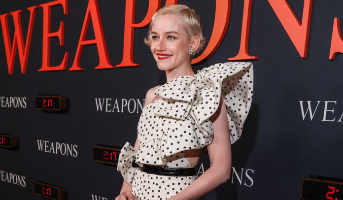 Julia Garner, Weapons