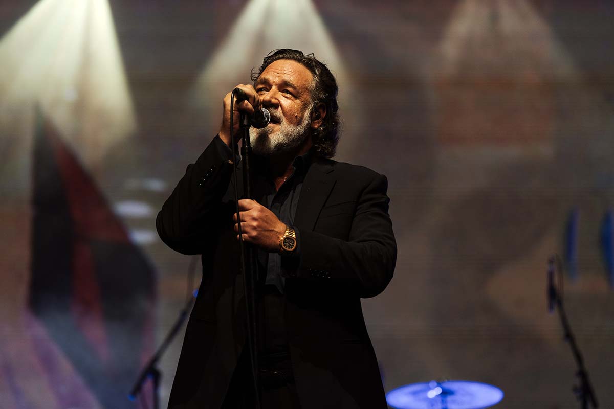 ‘What Love Builds’ Review: Russell Crowe Really, Really Wants You To See Him As A Musician In This Pantomime Vanity Project [Venice]